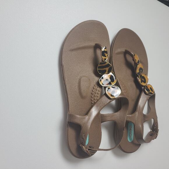 OkaB Sandals 6 Ankle Strap Flat Brown Leopard Button Animal  Summer Beachy Vacay - Picture 6 of 14